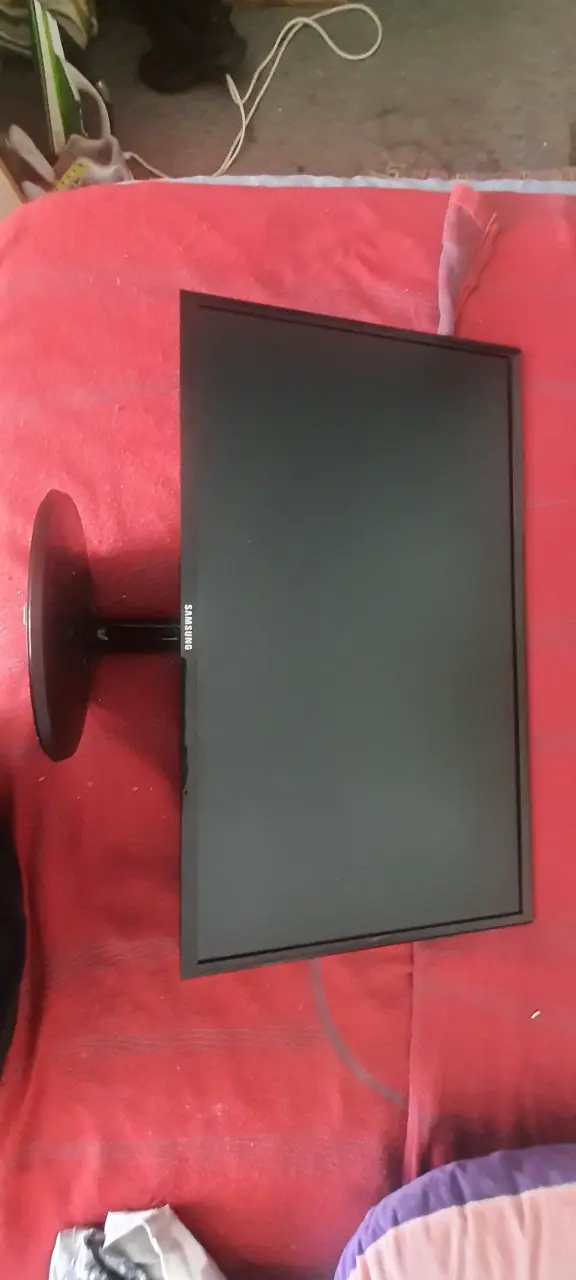 Monitor Samsung de 24 pulgadas en buen estado - 1