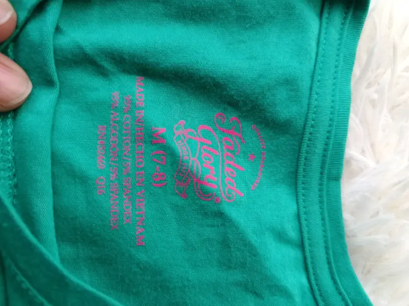 Polera verde con diseño 'Sparkle Like a Star' - 4