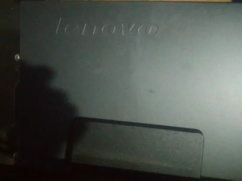Computador Lenovo ThinkCentre con monitor HP - 5