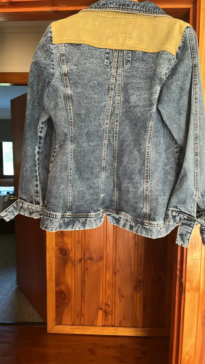 Chaqueta de mezclilla con detalles en cuero - 3