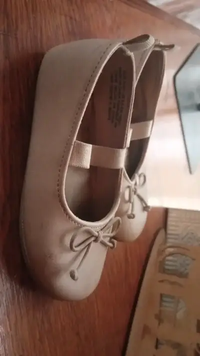 Zapatos de niña beige con lazo H&M - miniatura 1