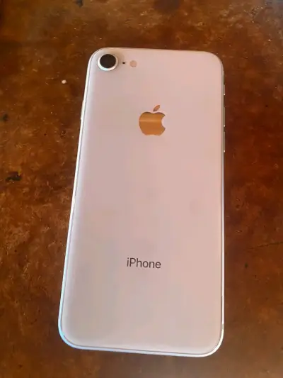 iPhone 8 plateado en buen estado - miniatura 1