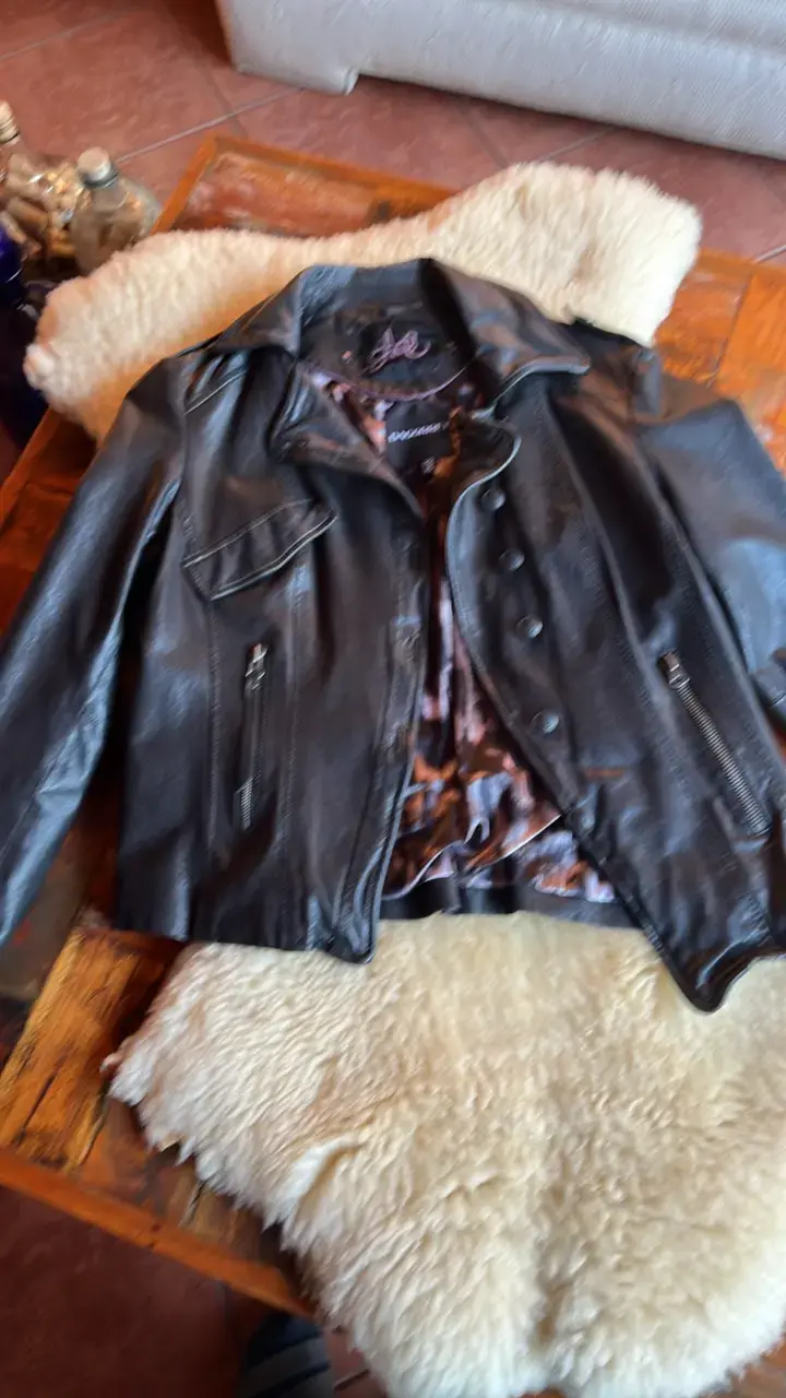Chaqueta de cuero negra para mujer - 1