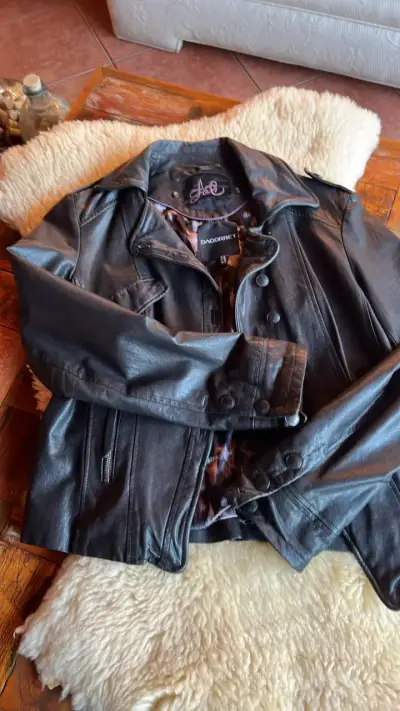 Chaqueta de cuero negra para mujer - miniatura 3