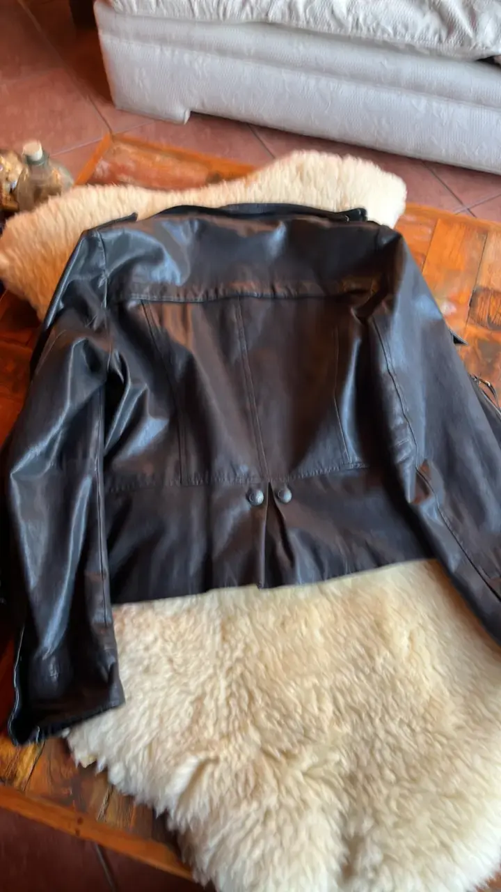 Chaqueta de cuero negra para mujer - 4