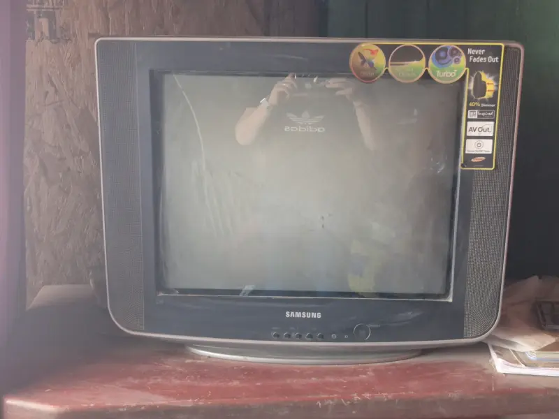 Televisor Samsung CRT 21 pulgadas - 1