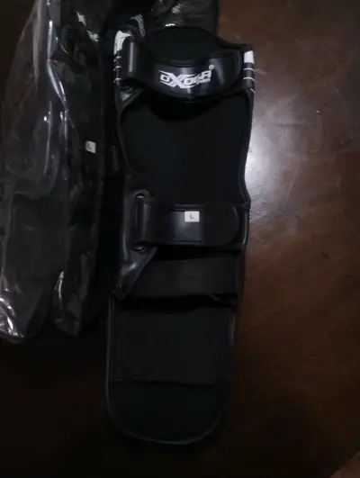 Protector de espinilla DXS Gear negro - miniatura 1