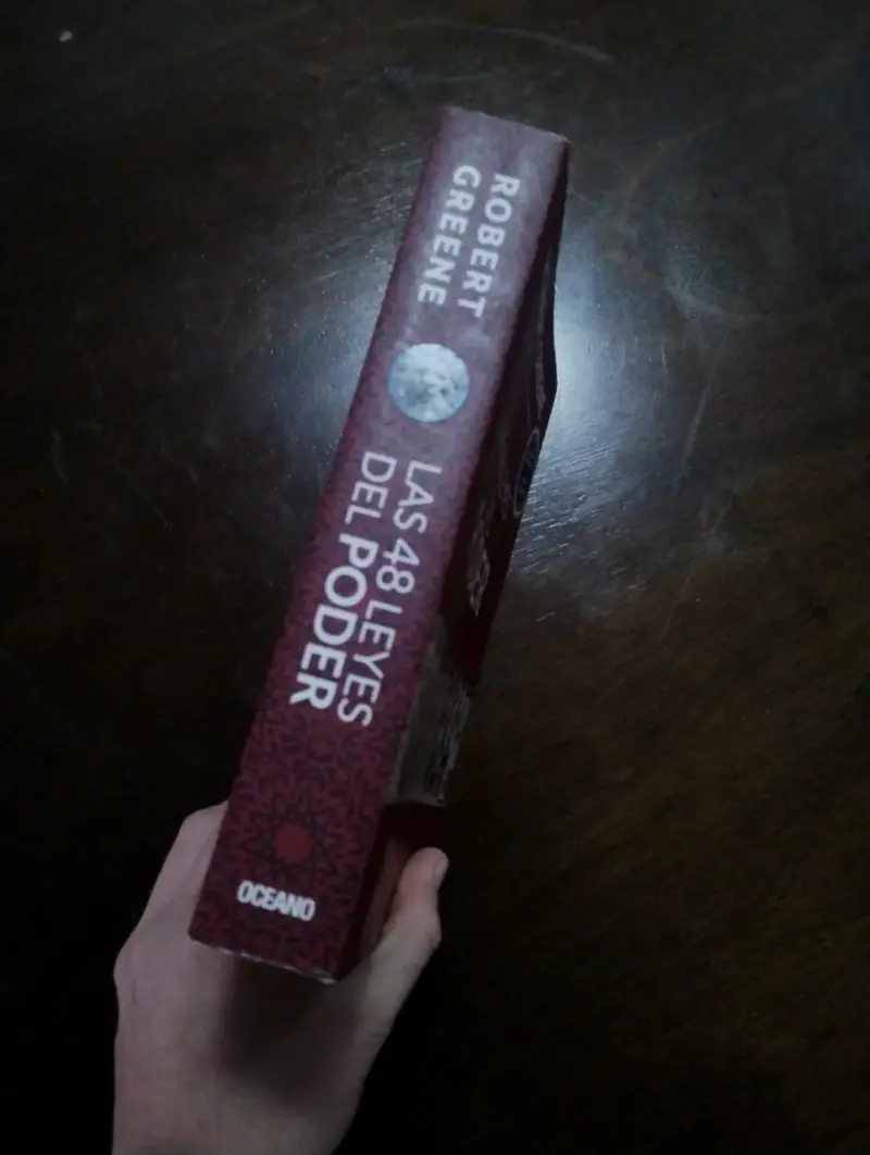Libro 'Las 48 Leyes del Poder' de Robert Greene - 2