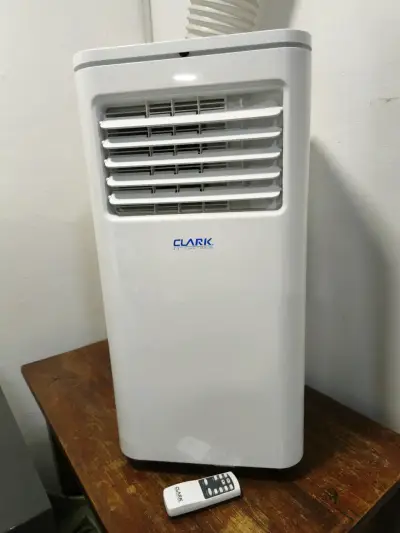 Aire acondicionado portátil Clark con control remoto - miniatura 1