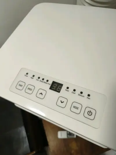 Aire acondicionado portátil Clark con control remoto - miniatura 2