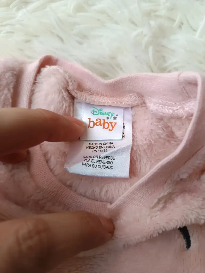 Polerón rosado de felpa con diseño infantil - 3