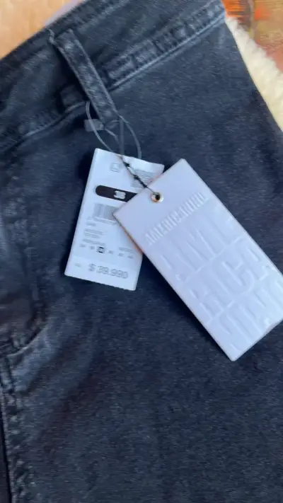 Jeans negros de mujer con etiqueta - miniatura 3