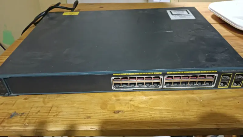 Switch Cisco Catalyst 2960 usado+AP Cisco air 1602 - 1