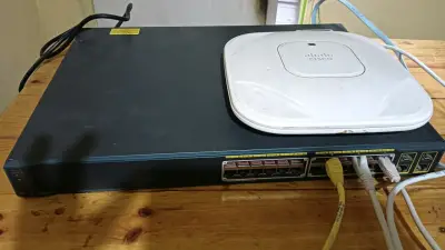 Switch Cisco Catalyst 2960 usado+AP Cisco air 1602 - miniatura 3