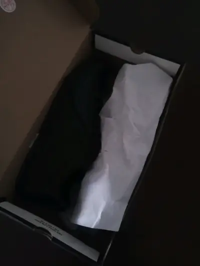 Zapatillas converse negras en caja original - miniatura 1