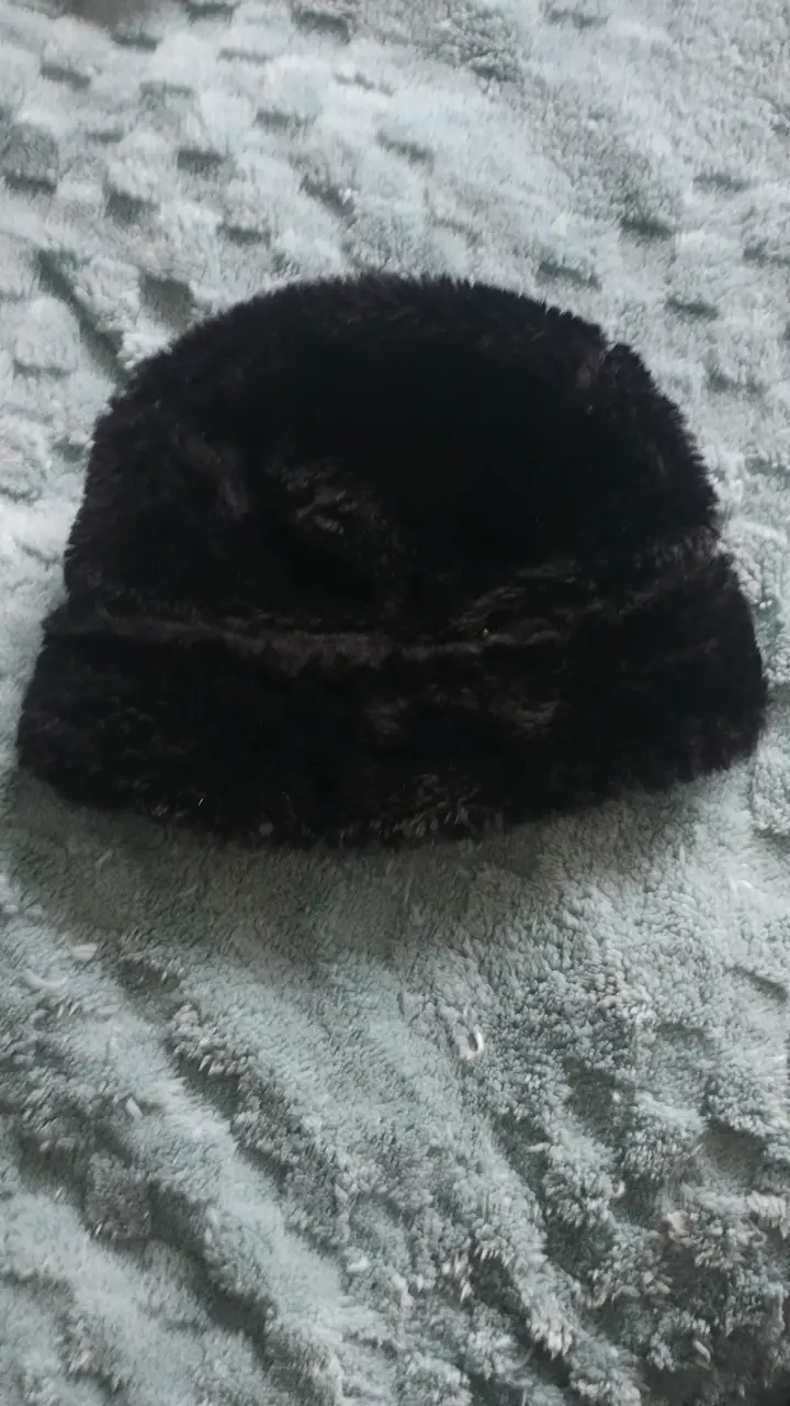Gorro de piel sintética negro elegante - 1
