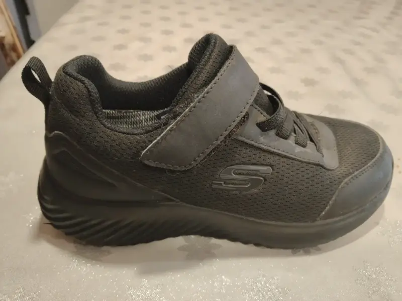 Zapatilla negra Skechers para niños - 1