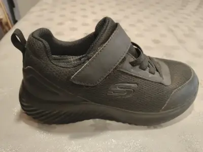 Zapatilla negra Skechers para niños - miniatura 1