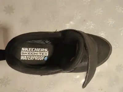 Zapatilla negra Skechers para niños - miniatura 2