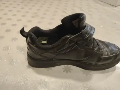 Zapatilla negra Skechers para niños - miniatura 4