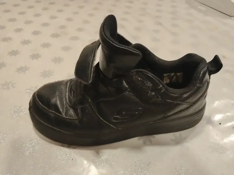 Zapatilla negra Skechers para niños - 5