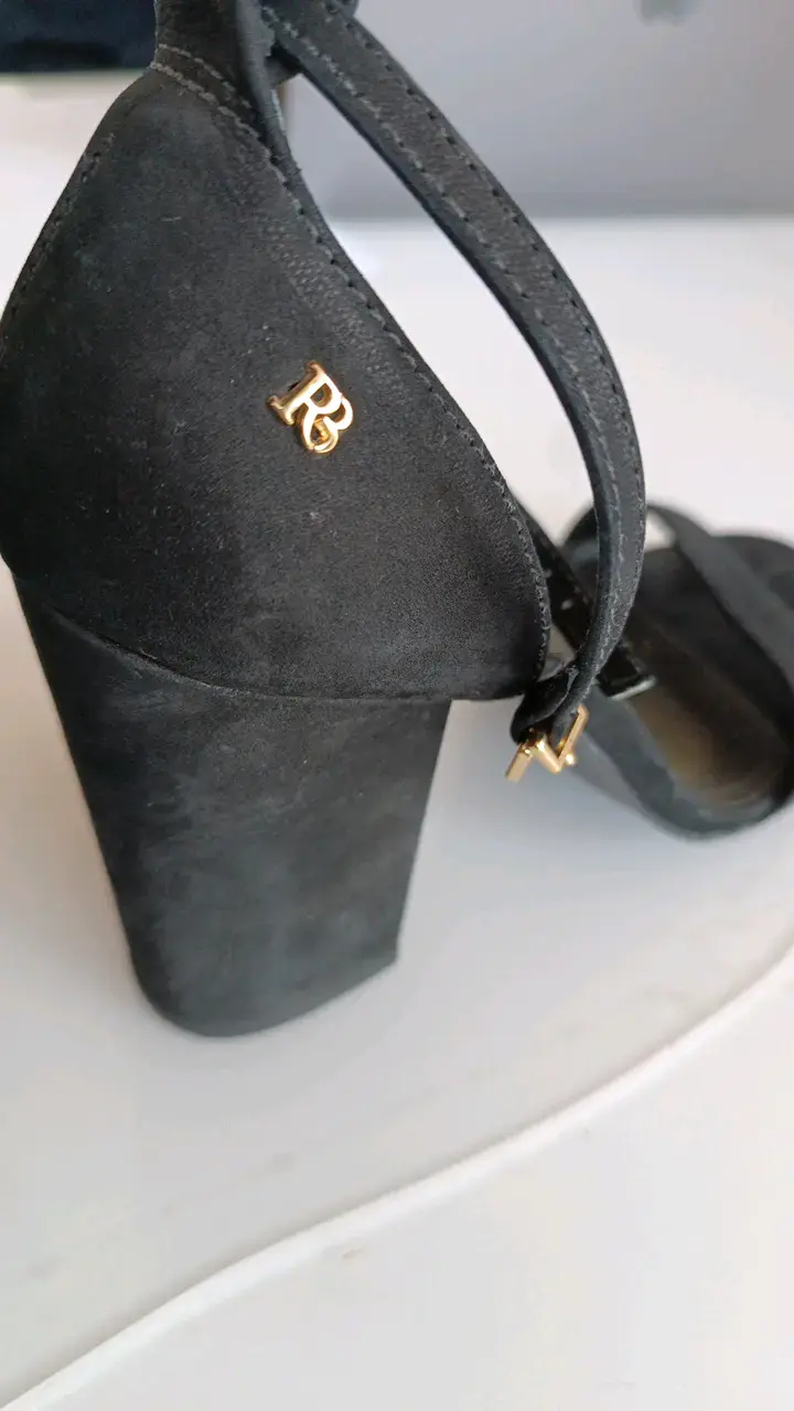 Sandalias de tacón negras elegantes - 2