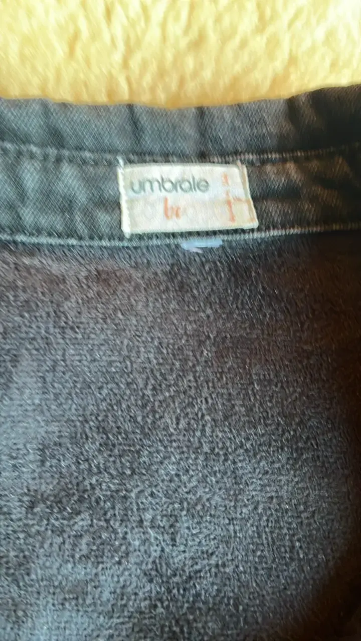 Camisa de mezclilla negra con detalles - 2