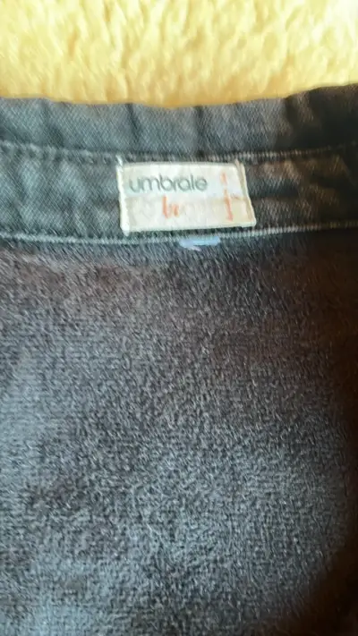 Camisa de mezclilla negra con detalles - miniatura 2