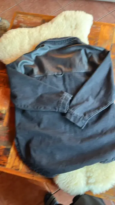 Camisa de mezclilla negra con detalles - miniatura 5