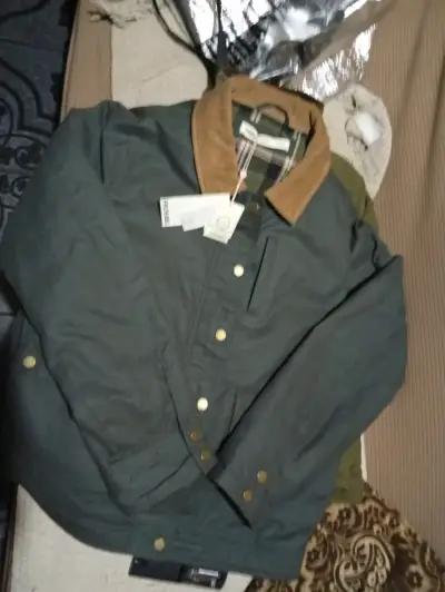 Chaqueta de invierno verde con cuello de pana - miniatura 2