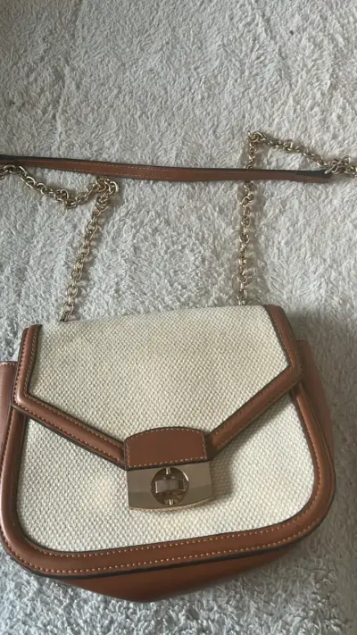 Cartera de mano beige y marrón elegante - miniatura 2