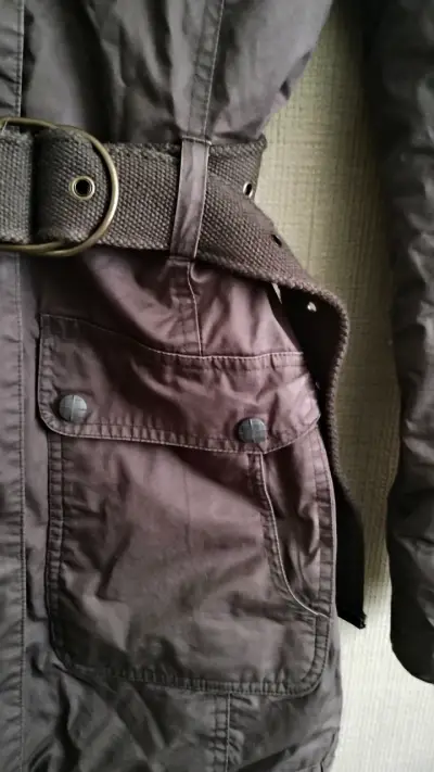 Abrigo marrón con cinturón para mujer - miniatura 3