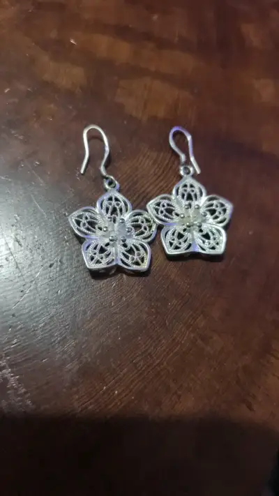 Aros de plata en forma de flor - miniatura 1