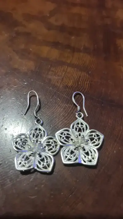 Aros de plata en forma de flor - miniatura 2