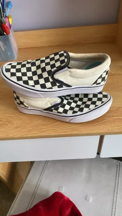Zapatillas slip-on a cuadros blanco y negro - miniatura 1