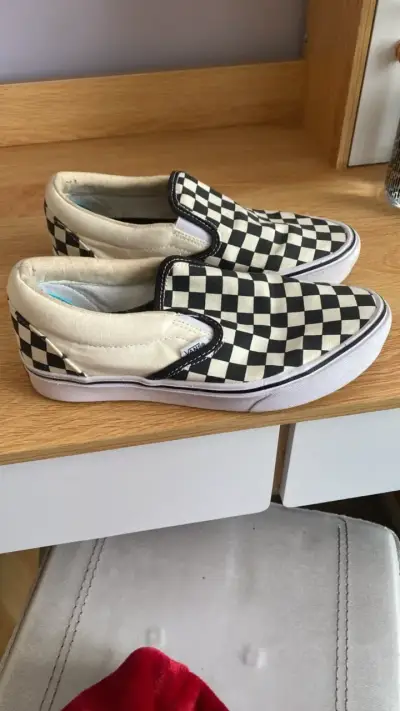 Zapatillas slip-on a cuadros blanco y negro - miniatura 2