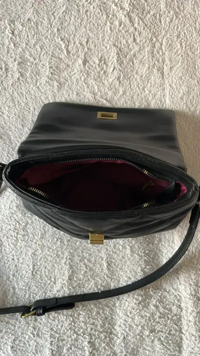 Cartera negra con cadena dorada - miniatura 4