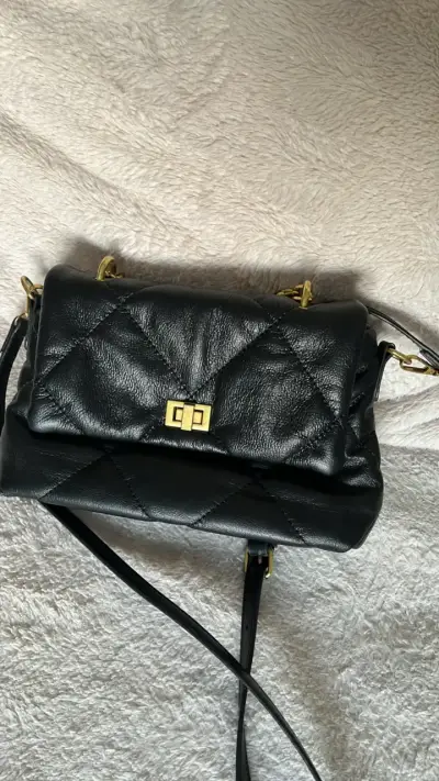 Cartera negra con cadena dorada - miniatura 5