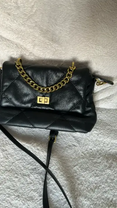 Cartera negra con cadena dorada - miniatura 6