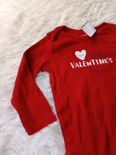 Body rojo para bebé 'My First Valentine's Day' - miniatura 2