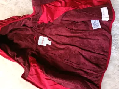 Chaqueta roja de invierno para niños - miniatura 3