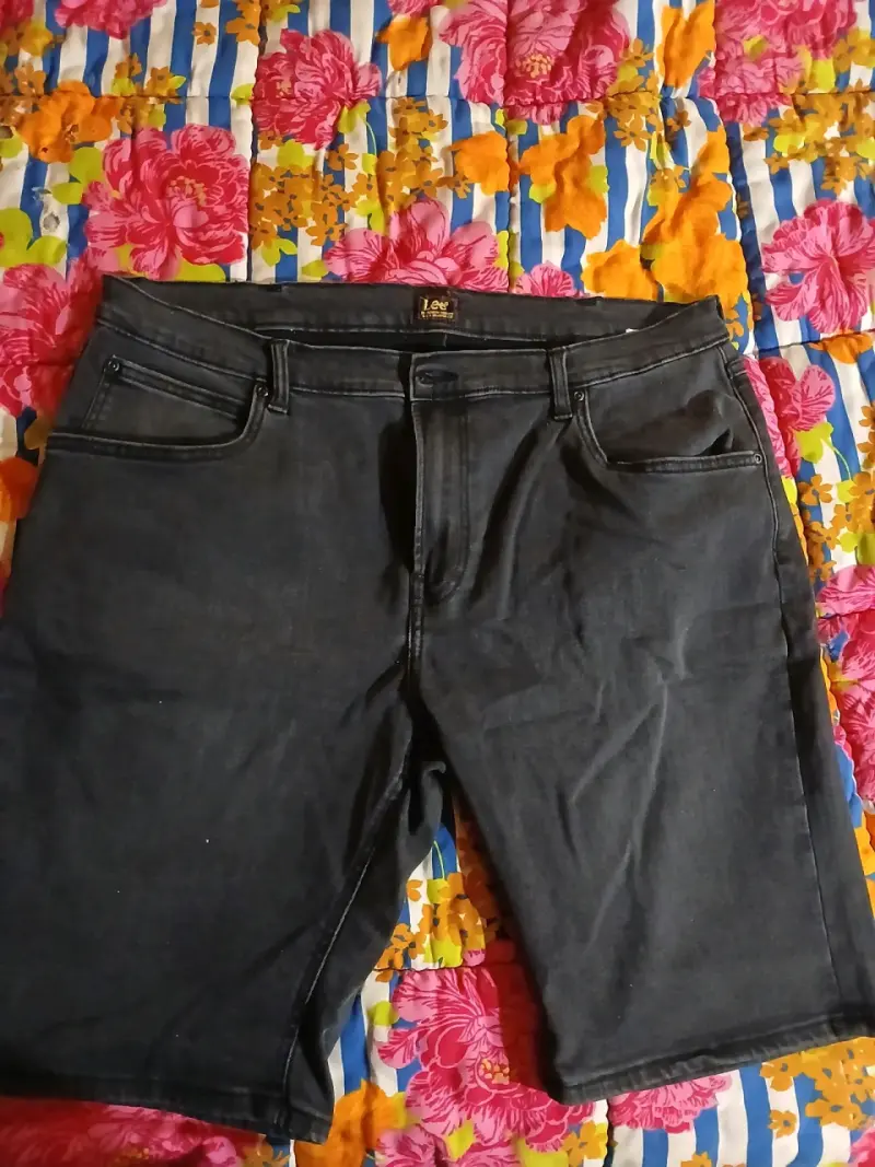 Bermudas Lee negras de mezclilla - 1