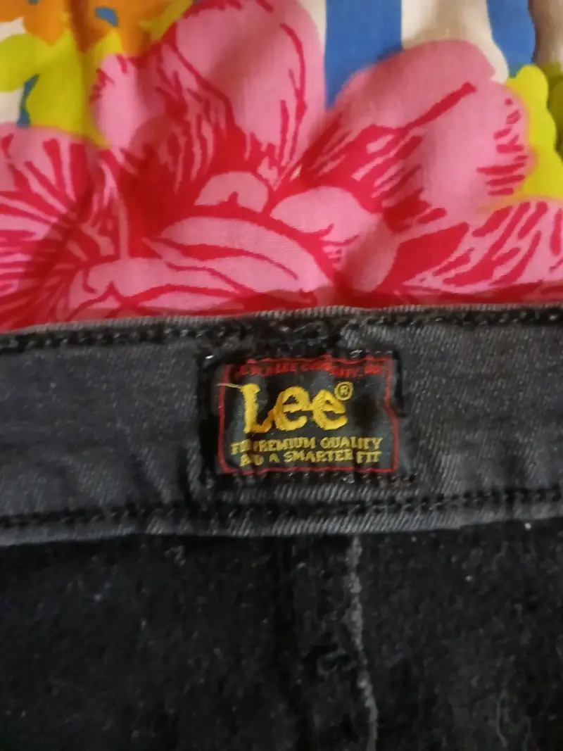 Bermudas Lee negras de mezclilla - 3