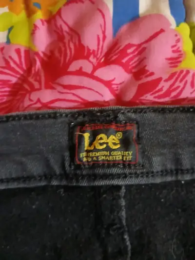 Bermudas Lee negras de mezclilla - miniatura 3