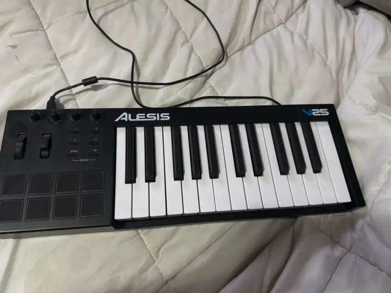 Controlador MIDI Alesis V25 con 25 teclas - 1