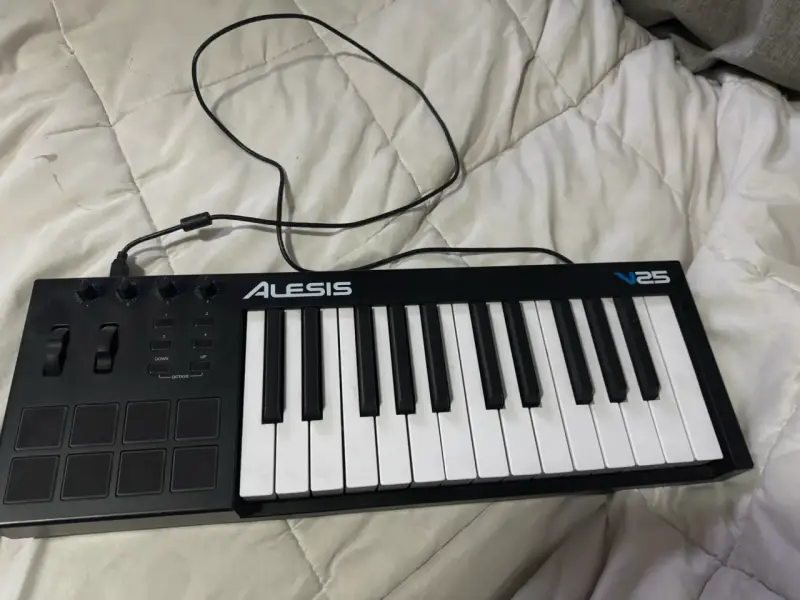 Controlador MIDI Alesis V25 con 25 teclas - 2