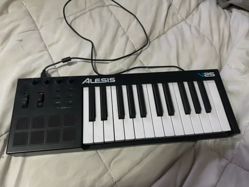 Controlador MIDI Alesis V25 con 25 teclas - 3