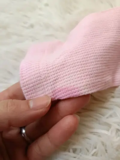 Polera rosada de niña con volantes - miniatura 3
