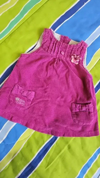 Vestido de bebé rosado con bolsillos - miniatura 1