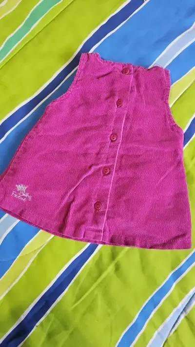 Vestido de bebé rosado con bolsillos - miniatura 3